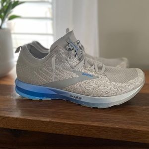 Brooks Levitate 3
